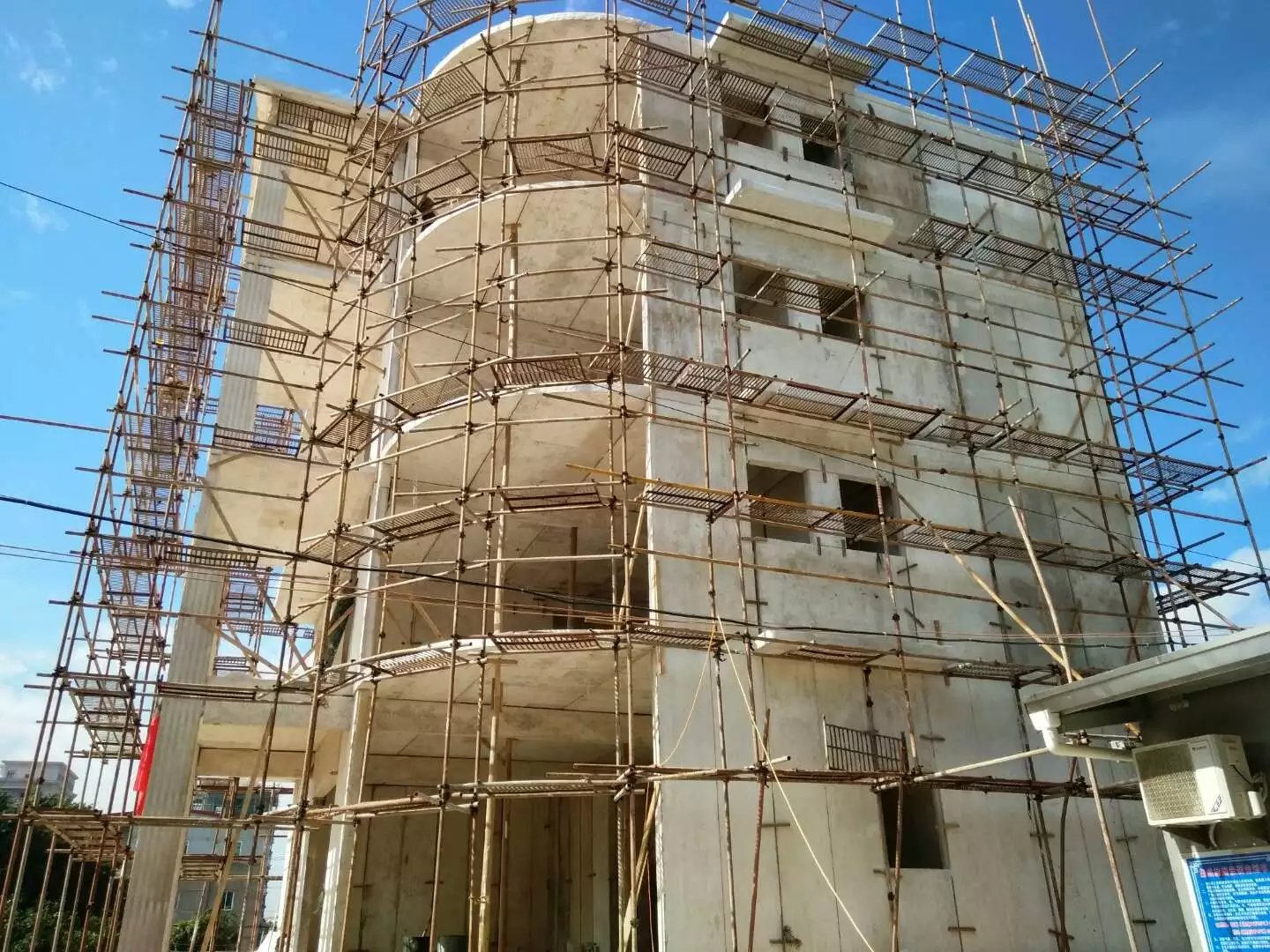 广宁星河绿色环保装配式建材在福建修建的五层别墅建筑